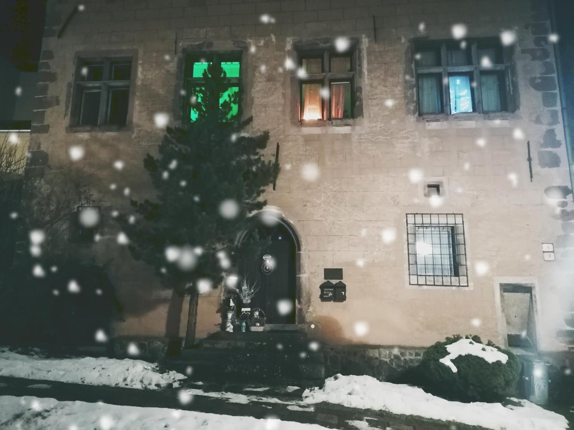 Gothic House Apartments Кремница Экстерьер фото